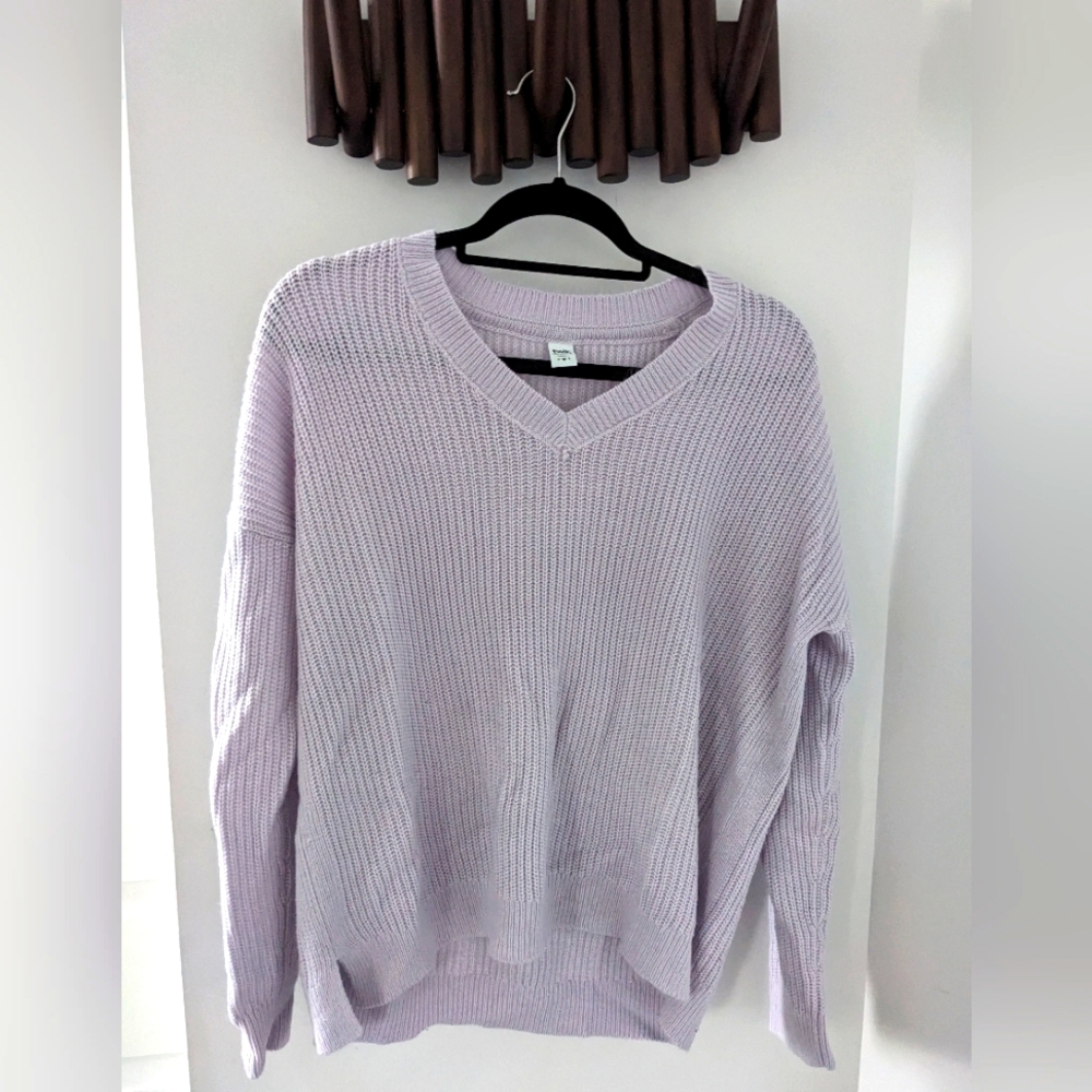 Simon's Twik Women's V-neck Lilac knit sweater - Size US M